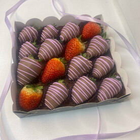 Клубника в шоколаде, фиолетовые полосочки 💜 12-16шт