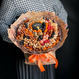 Букет из орехов и сухофруктов