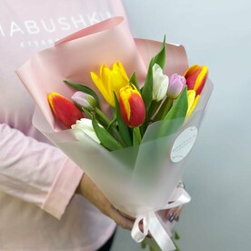 Яркий букет из тюльпанов (размер S)