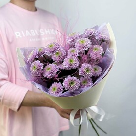 Нежный кремовый букет из сиреневой хризантемы
