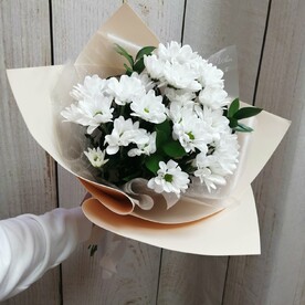 Букет из кустовой хризантемы Скромная улыбка