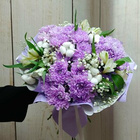 Букет из кустовой хризантемы, хлопка и альстромерии ФиолетФиолет