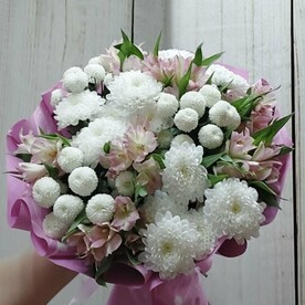 Букет из кустовых хризантем и альстромерий Цветочная мозаика