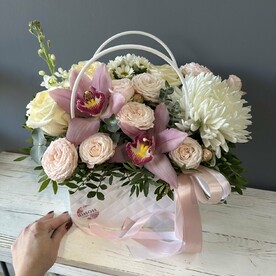 Красивая сумочка с орхидеями и пионовидными розами ❤️😍