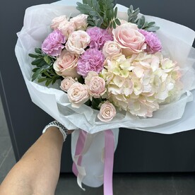 Нежный букет с гортензией и розами❤️😍