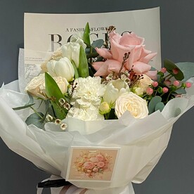 Красивый ажурный букет с розами и тюльпанами❤️😍