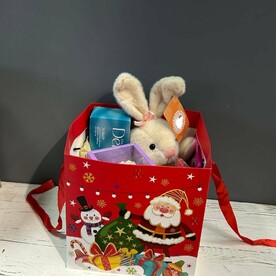 Подарочная коробочка со сладостями игрушкой и мылом ручной работы