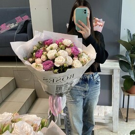 Букет из кустовых пионовидных роз💕