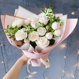 Букет из нежных пионовидных роз Бомбастик