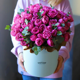 Большой букет в коробке из пионовидных роз