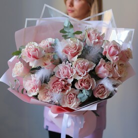 Букет из 15 розовых  ажурных роз