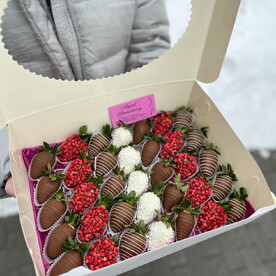 Клубника в шоколаде в коробочке 35 шт.