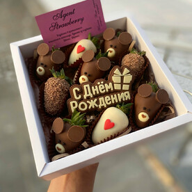 Клубника в шоколаде в коробочке 9 шт и шоколадная надпись