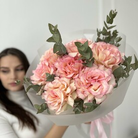 Французские розы с эвкалиптом