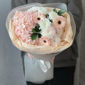 Букет с гортензией и Гермини