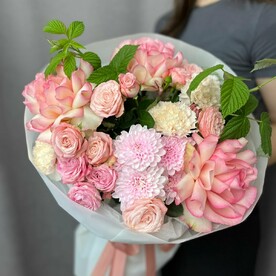 Букет с французскими розами и малиной