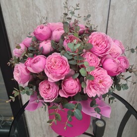 Композиция из кустовых роз