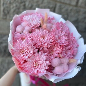 Хризантема с хлопком и лагурусом