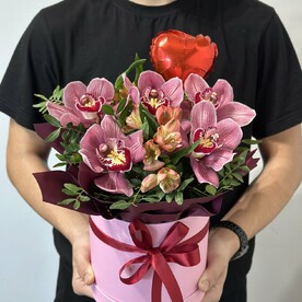 Стильная композиция в подарочном пакете