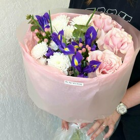 Весенний букет с ирисами