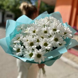 Ромашковая хризантема в букете