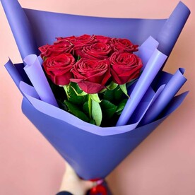 Букет из 9 алых роз в букете