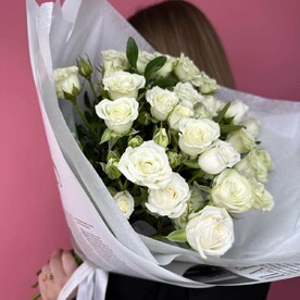 Букет из 11 белых кустовых роз