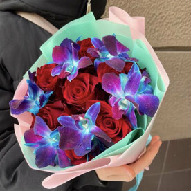 Букет Роза Красная с Космической Орхидеей