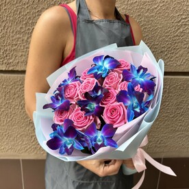 Букет Космическая Орхидея с розами