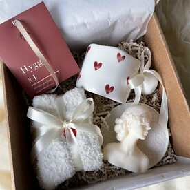 Подарочный набор тепло домашнего уюта. Аромасаше, носочки, кружка и аромасвеча