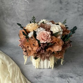Букет в кашпо из стабилизированных цветов