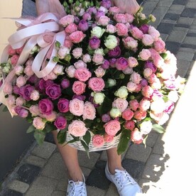 Корзина кустовых роз микс