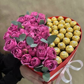 Сердце с пионовидными розами и феррерро