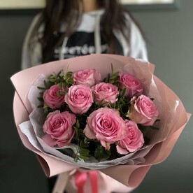 Розы розовые нежный букет