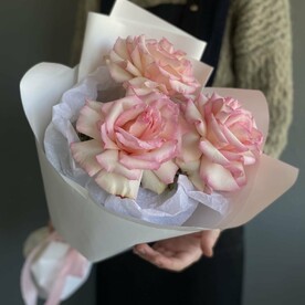 3 французские розы