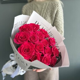 Букет ярких малиновых роз Full monty
