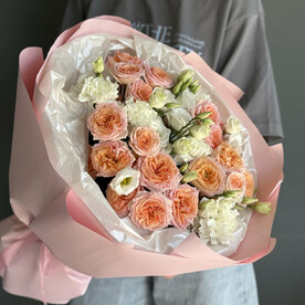 Букет с кустовыми розами