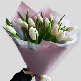 Букет из 15 белых тюльпанов