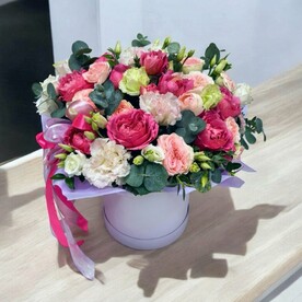 Коробка цветов с пионовой розой Церис