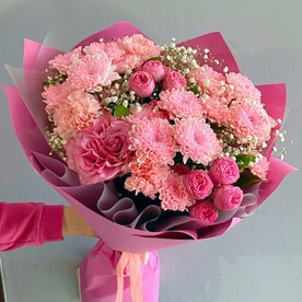 Букет с хризантемой, пионовой розой "Щербет"