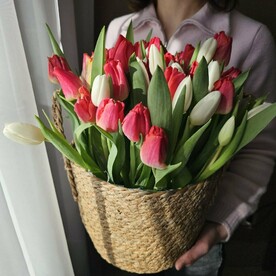 Козина с тюльпанами