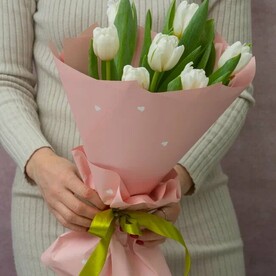 Букет из 7 белых тюльпанов