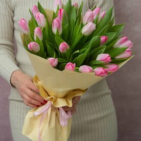 Букет из 25 розовых тюльпанов