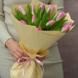 Букет из 15 розовых тюльпанов