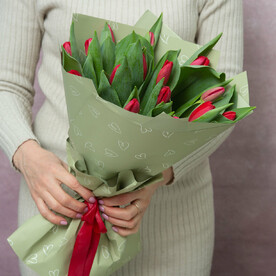Букет из 15 красных тюльпанов