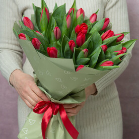 Букет из 25 красных тюльпанов