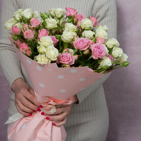 Букет из кустовых роз