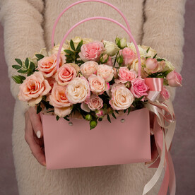 Сумочка с кустовыми розами