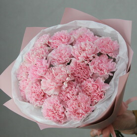 Стойкий нежный букет из розовых диантусов
