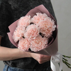 Нежный букет-комплимент из стойких диантусов